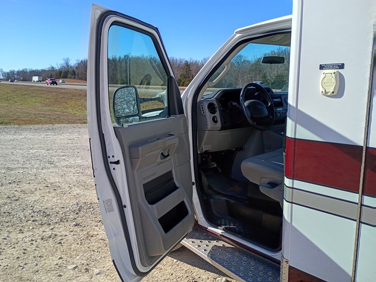 2009-ford-e450-image-29