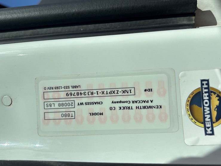 2024-kenworth-t880-image-17