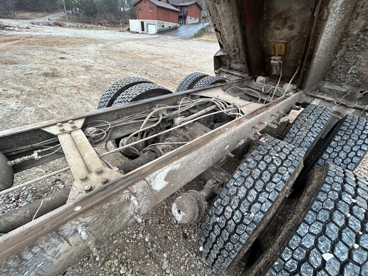 2001-mack-rd688s-image-56