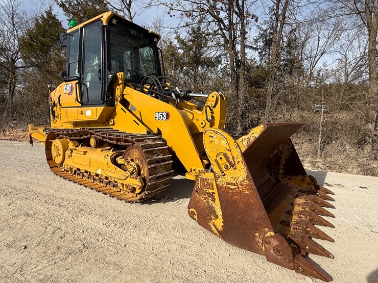 2023-caterpillar-953-image-11