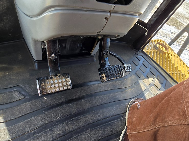 2003-challenger-mt855-image-117