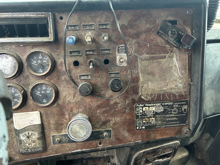 1988-peterbilt-357-image-31