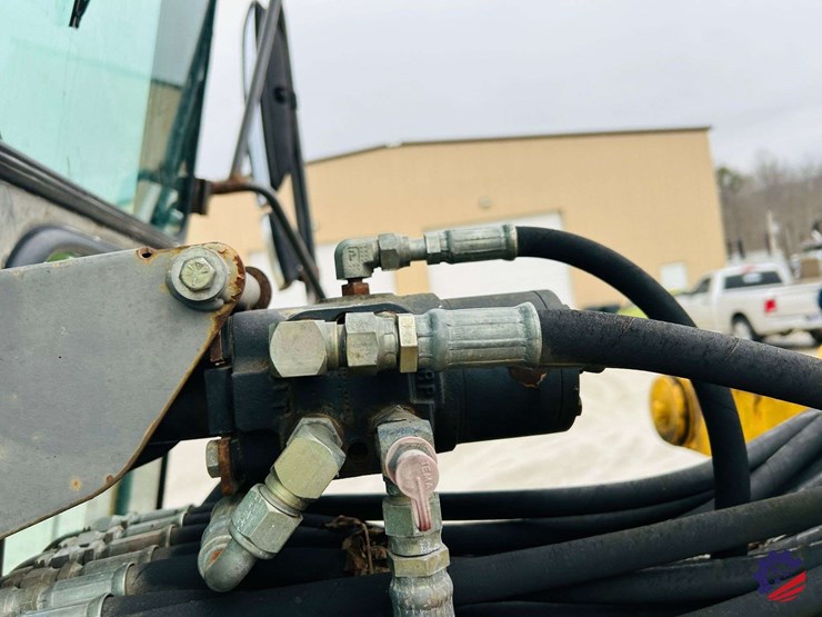 2003-volvo-g710b-image-52