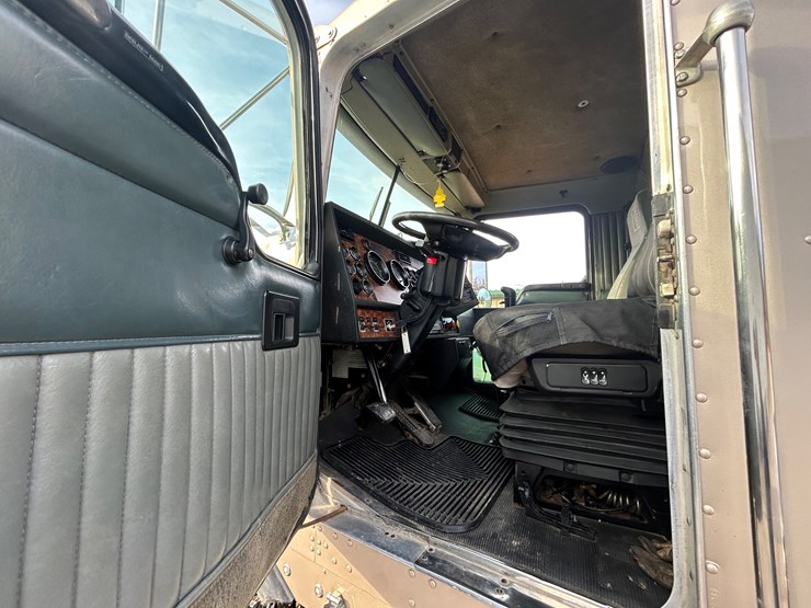 2001-kenworth-t800-image-90