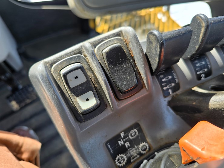 2003-challenger-mt855-image-101