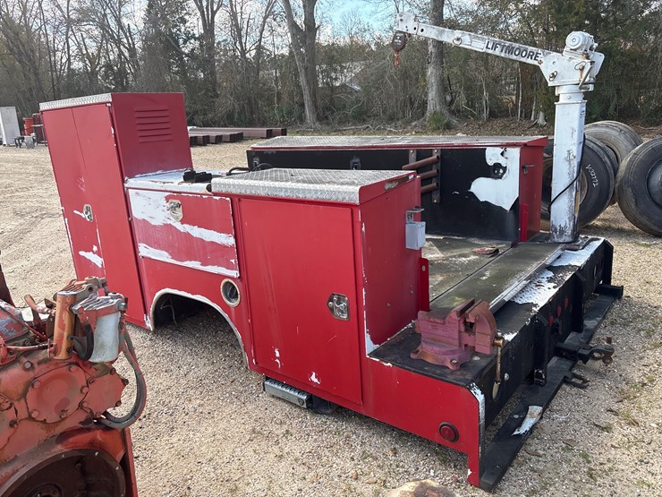 #1610-•-service-body-with-liftmore-crane-and-vise-image-3