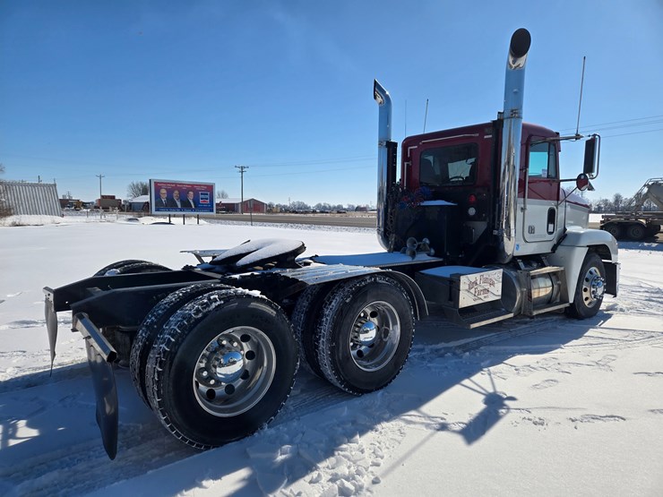 1995-freightliner-fld120-image-25