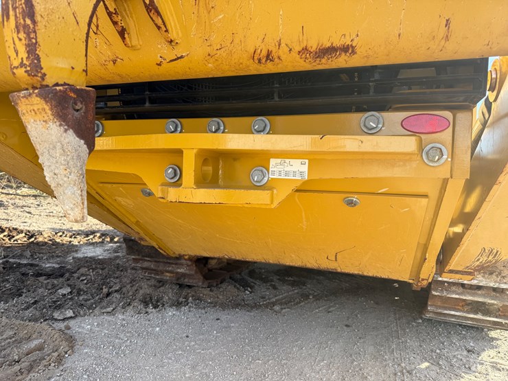 2023-caterpillar-953-image-58