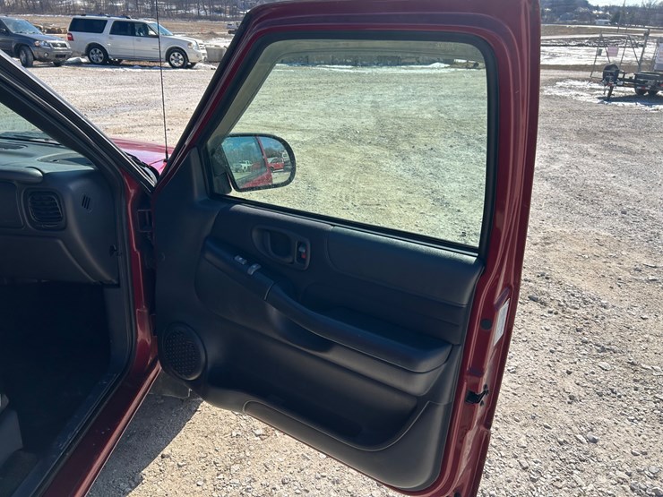 2003-chevrolet-s10-image-46