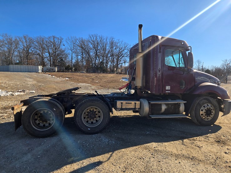 2002-freightliner-columbia-120-image-19