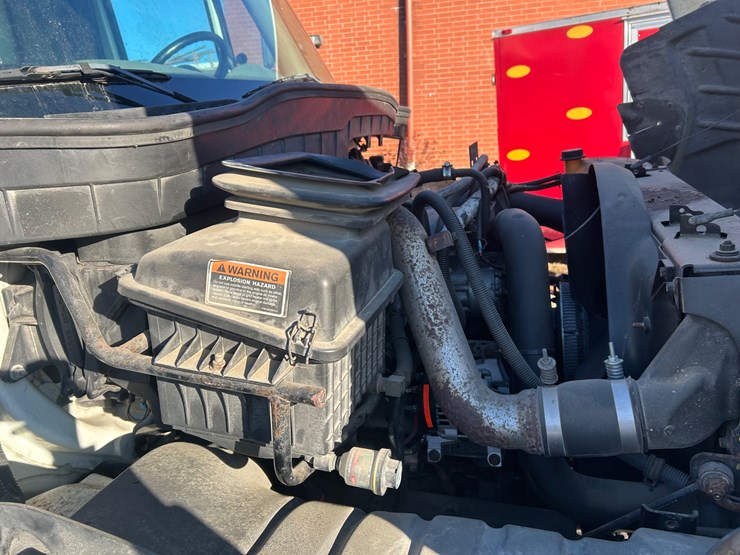 2013-international-durastar-4300-image-36