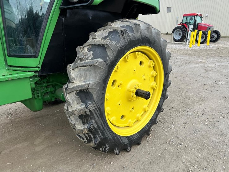 john-deere-4040-image-11