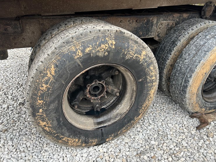 1988-peterbilt-357-image-45