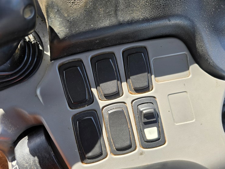 2003-challenger-mt855-image-103