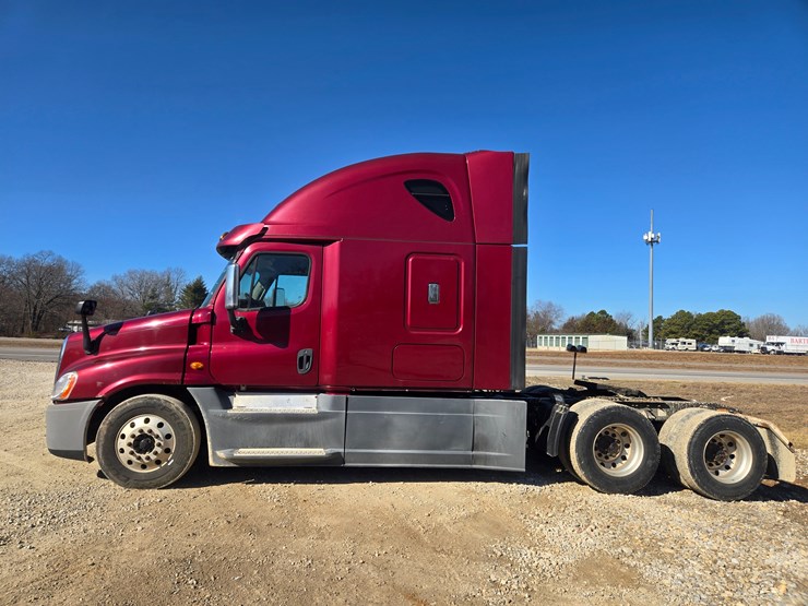 2014-freightliner-cascadia-125-image-7