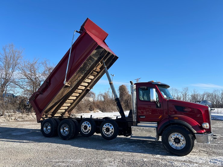 2015-peterbilt-567-image-59