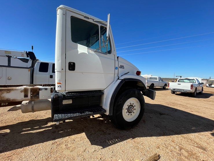 1996-freightliner-fl80-image-7