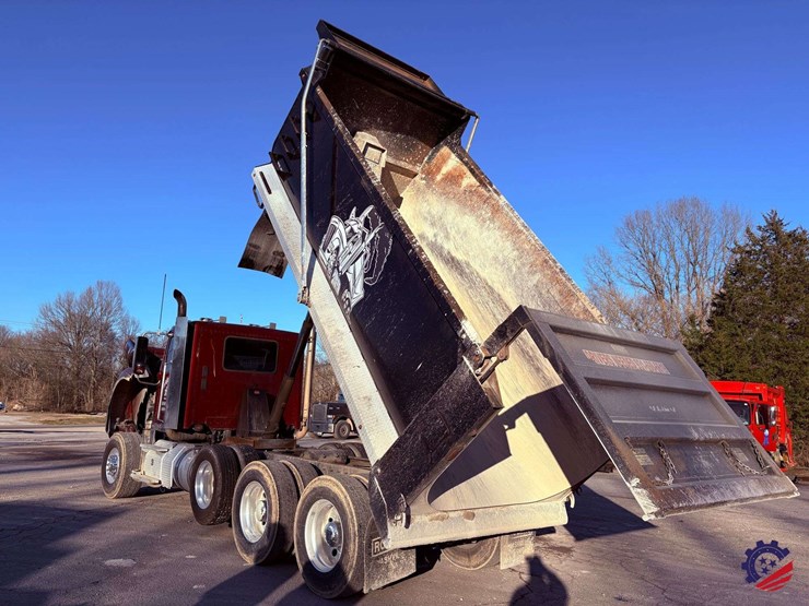 2018-freightliner-sd122-tri-axle-dump-truck-image-72