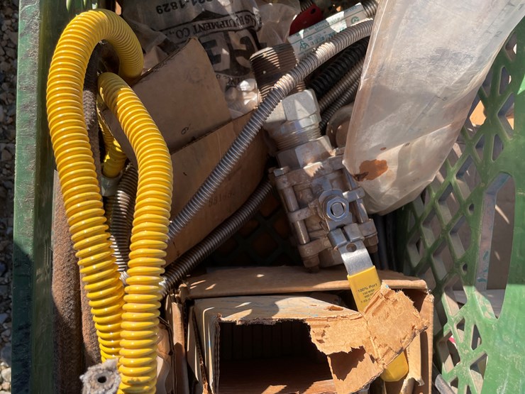 #3298-•-propane-bottles-and-propane-parts-image-3