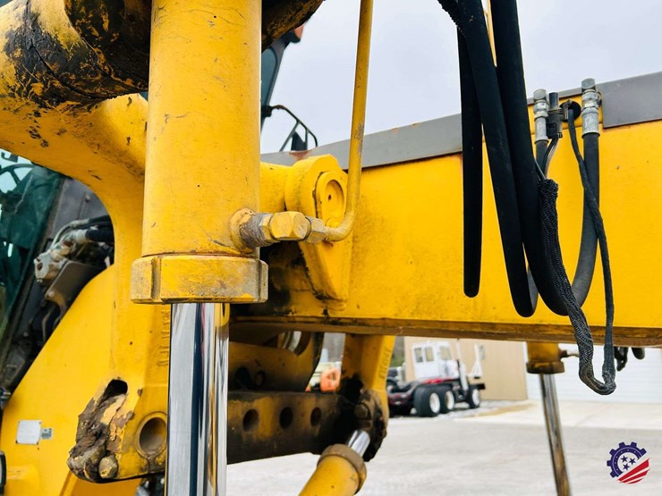 2003-volvo-g710b-image-46