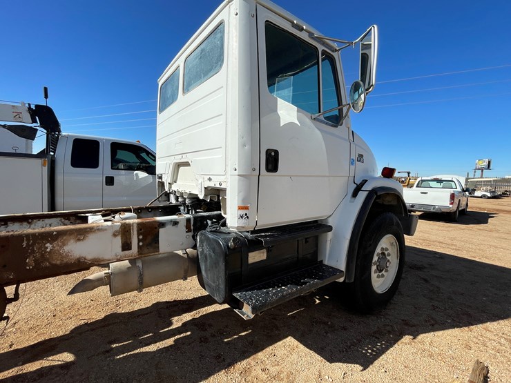 1996-freightliner-fl80-image-123