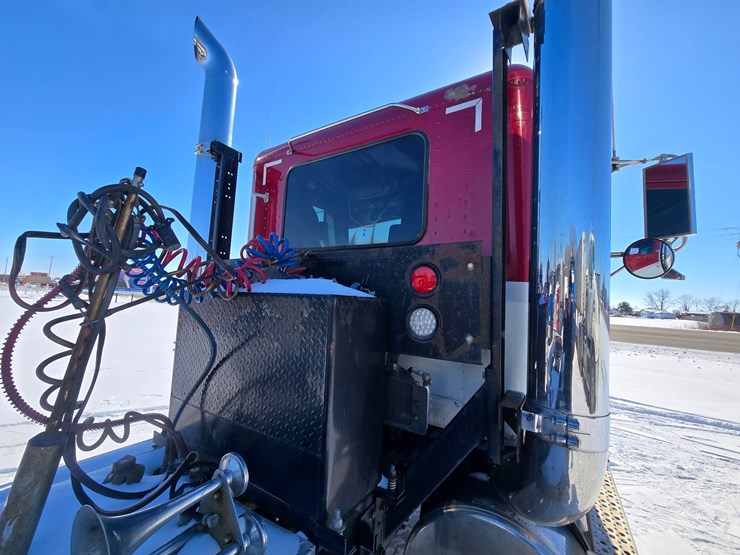 1995-freightliner-fld120-image-110