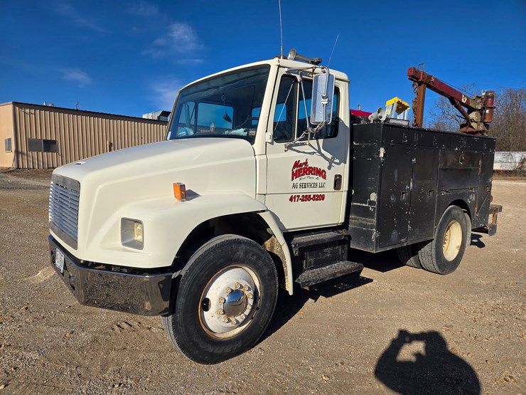 1996-freightliner-fl70-image-3