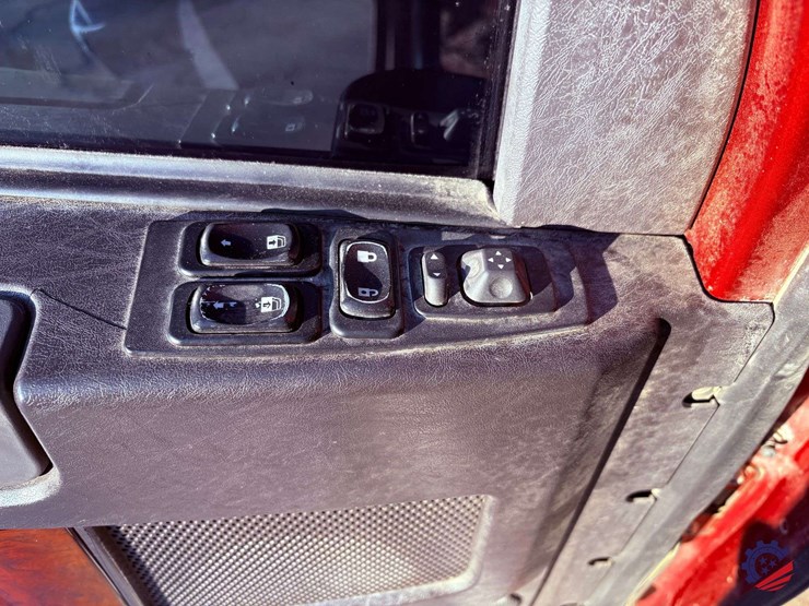 2018-freightliner-sd122-tri-axle-dump-truck-image-70