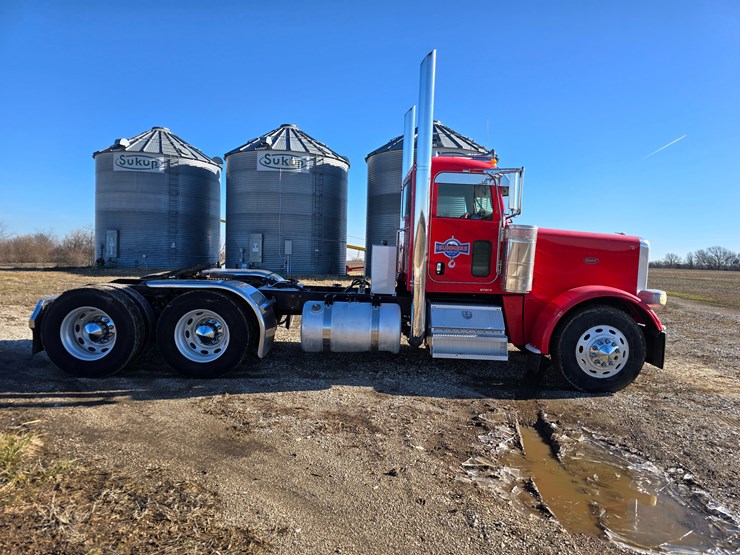 2008-peterbilt-388-image-16
