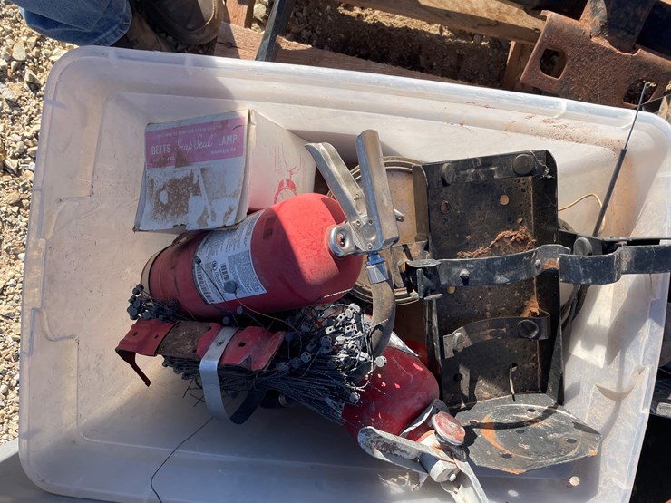 #3304-•-miscellaneous-big-truck-parts-image-2