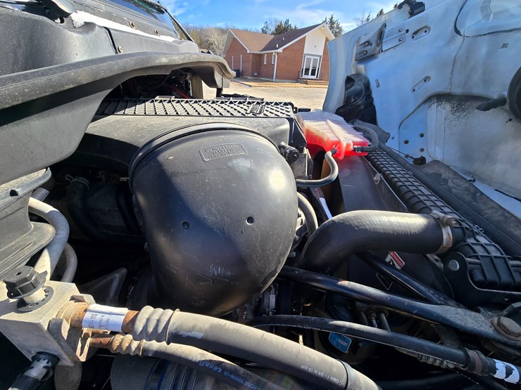 2012-freightliner-cascadia-113-image-45