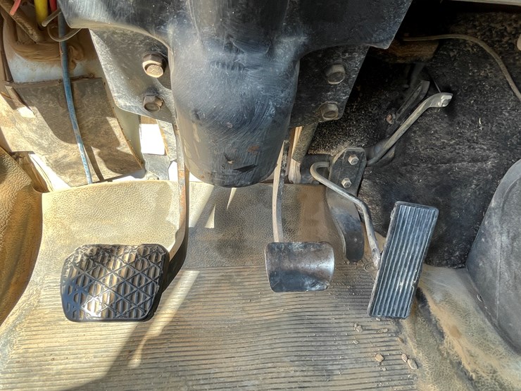 1996-freightliner-fl80-image-78