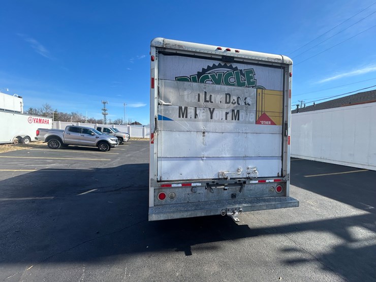 2006-ford-e450-image-17