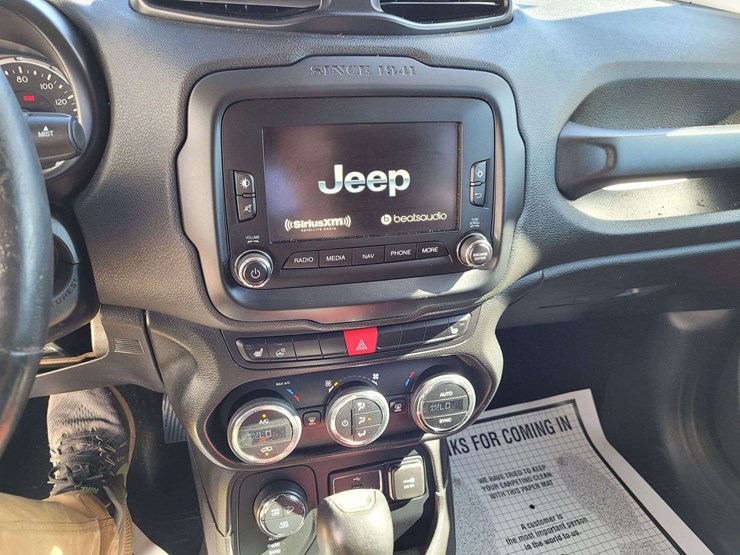2016-jeep-renegade-trailhawk-image-15