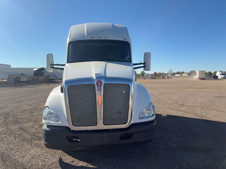 2017-kenworth-t680-image-5