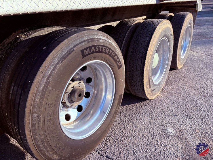 2018-freightliner-sd122-tri-axle-dump-truck-image-23