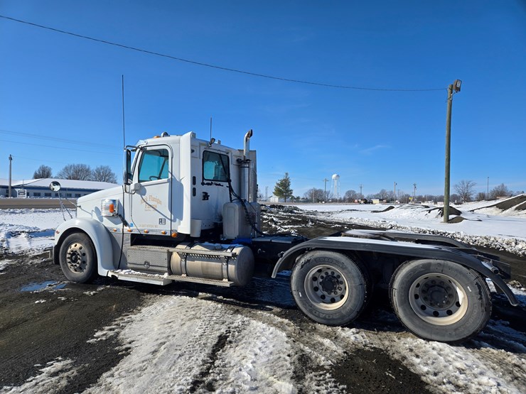2012-freightliner-coronado-132-image-12