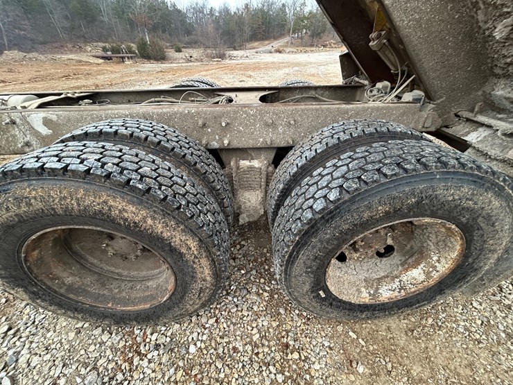 2001-mack-rd688s-image-59