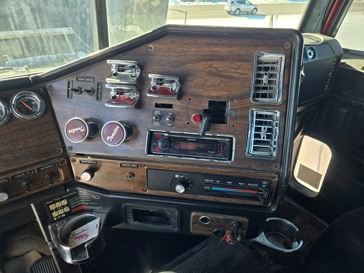 1995-freightliner-fld120-image-74