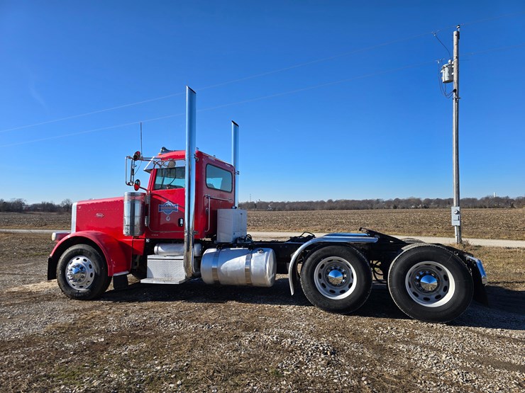 2008-peterbilt-388-image-8