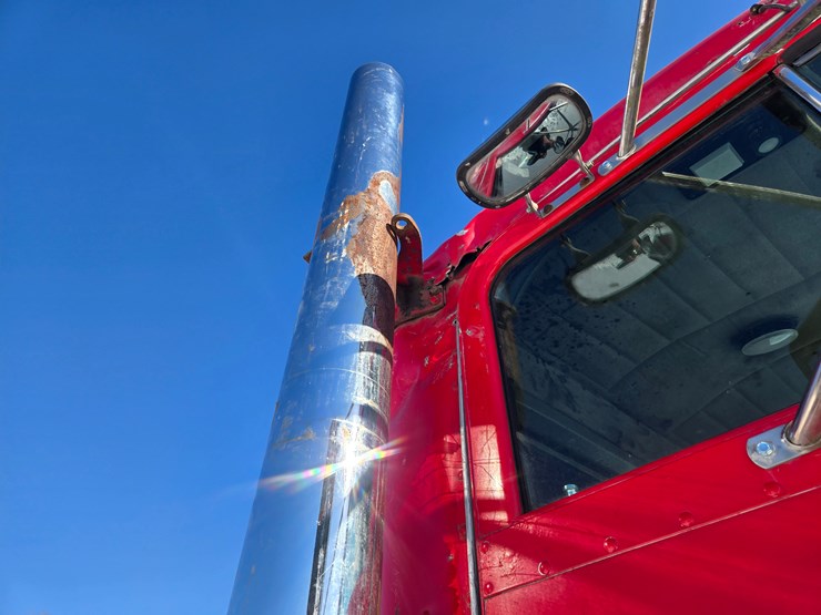 1996-peterbilt-385-image-96