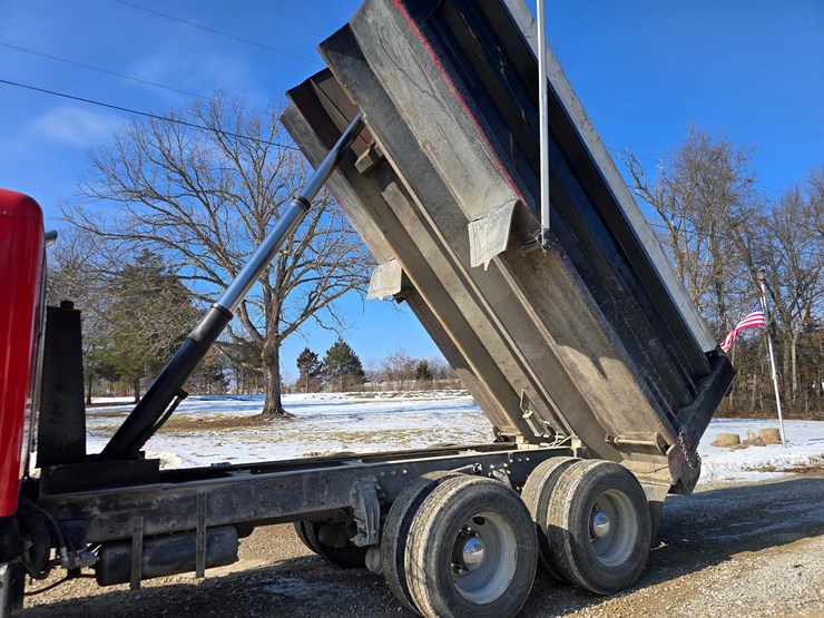 1999-peterbilt-330-image-45