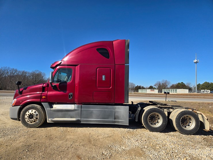 2014-freightliner-cascadia-125-image-8