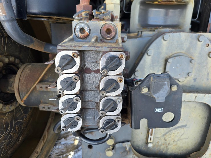 2003-challenger-mt855-image-46