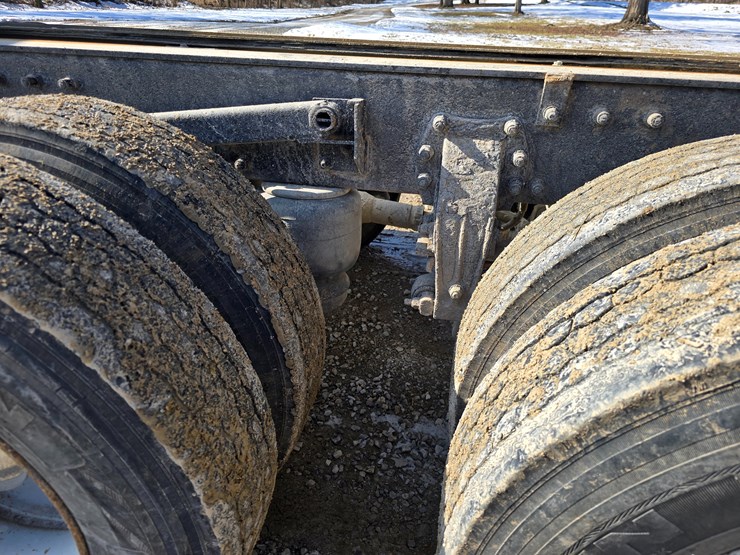 1999-peterbilt-330-image-61