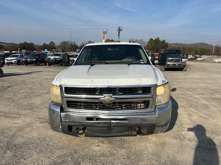 2008-chevrolet-3500-image-3