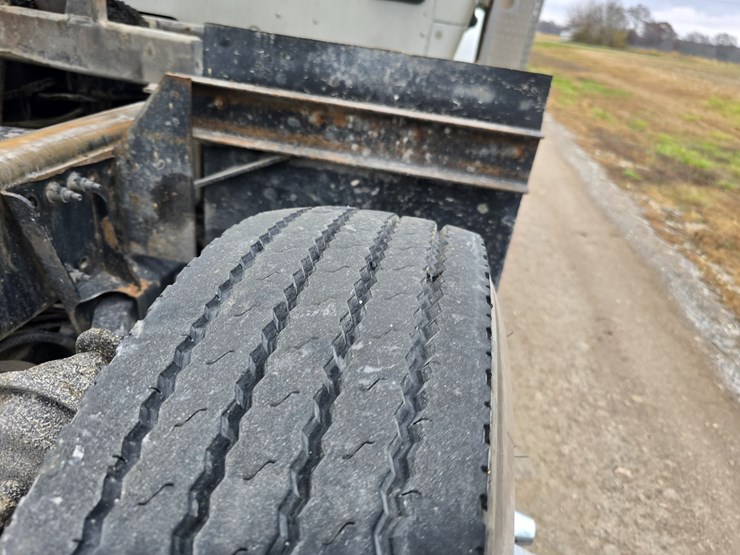 2020-peterbilt-567-image-88