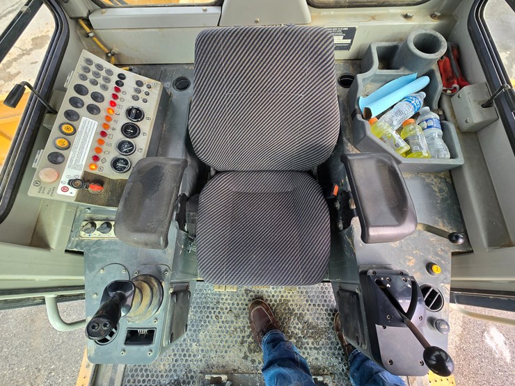 2004-deere-655c-image-55