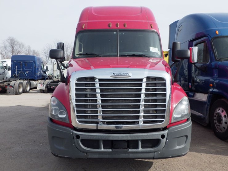 2015-freightliner-cascadia-125-image-3