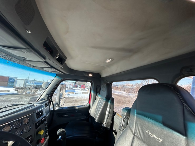 2015-peterbilt-567-image-137